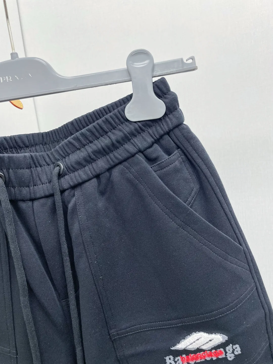 Bal Paris 2026 summer New Arrival embroidered letters 🪡 brand LOGO casual shorts DD are on sale simultaneously on the official website. Brand Classic LOGO casual pants, customized fabrics, excellent comfort and strong touch. Highly recognisable, perfect appearance and craftsmanship. Size:M-3XL